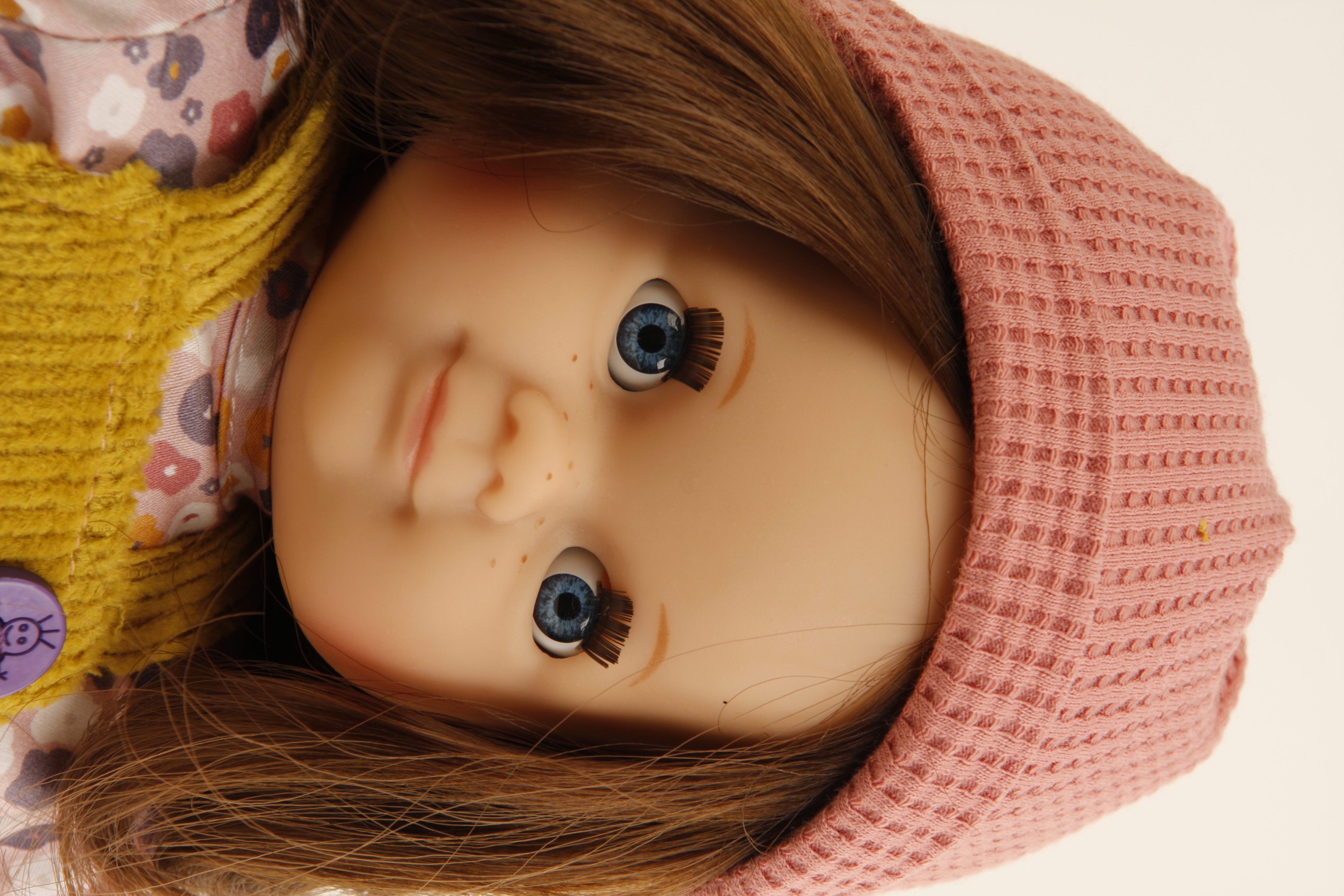 Puppe Schlummerle 32 cm braune Haare, blaue Schlafaugen, Kleidung Cordrock