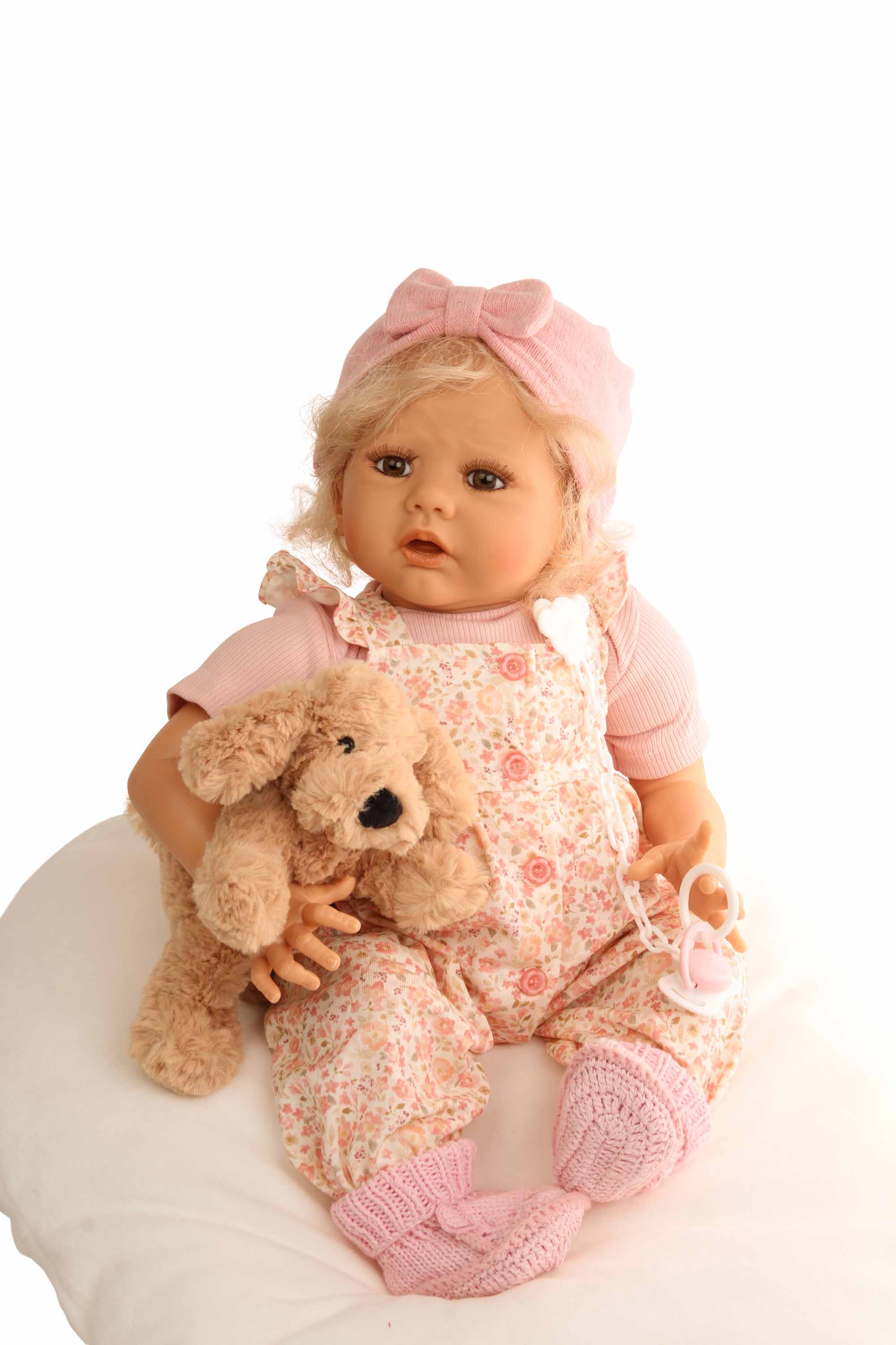 Baby Pina 52 cm von Karola Wegerich , blonde Haare, Blumenkleidung rose