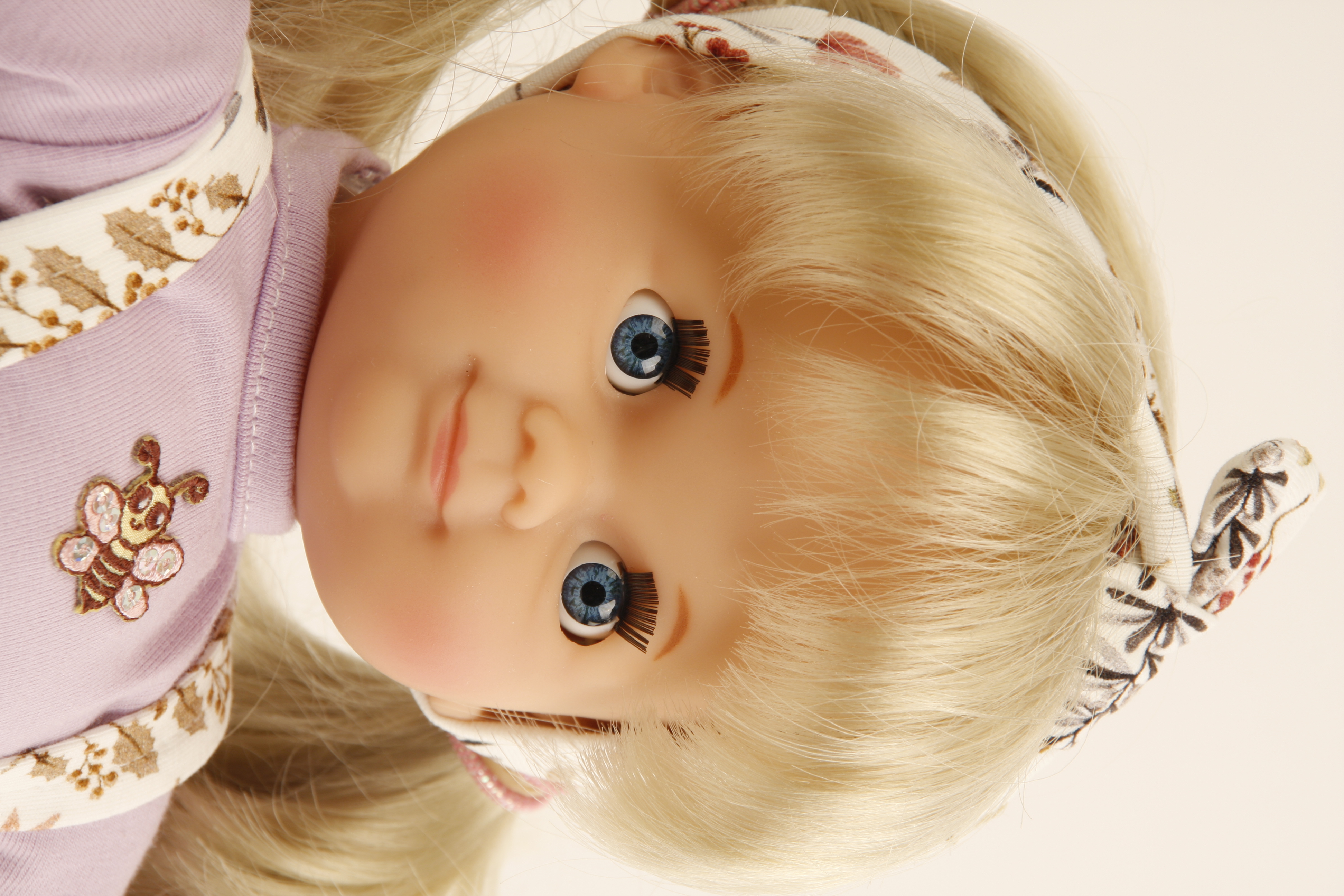 Puppe Schlummerle 32 cm blonde Haare, blaue Schlafaugen, Blumenkleid